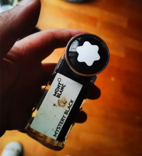 万宝龙神秘黑墨水 非全新余量90%以上明显...