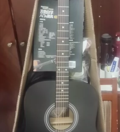 出一个吉他,JIZHILIN吉之琳,挺新的...