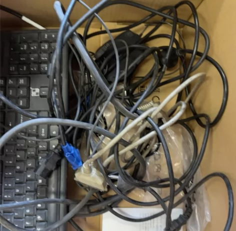 电脑电源线,一根5块自提 感兴趣的话点“我...