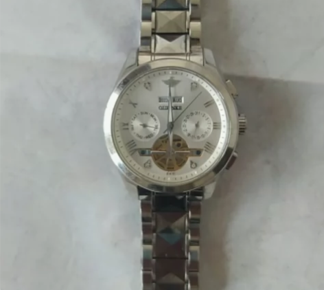 欧品客手表瑞士品牌专柜，防水有夜 光，戴出...