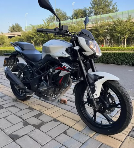 新到22年贝纳利红宝龙150一台,小姐姐一...