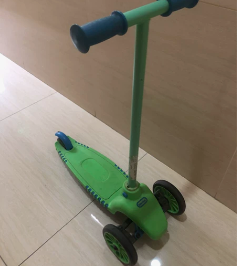 美国小泰克滑板车,7成新,车把距地面68c...